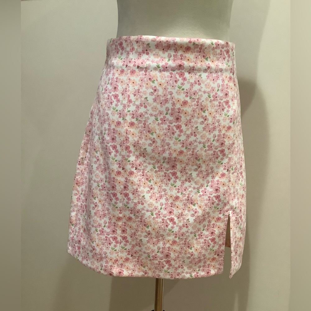 Cropp Pink Floral Mini Skirt with Side Slit Size L